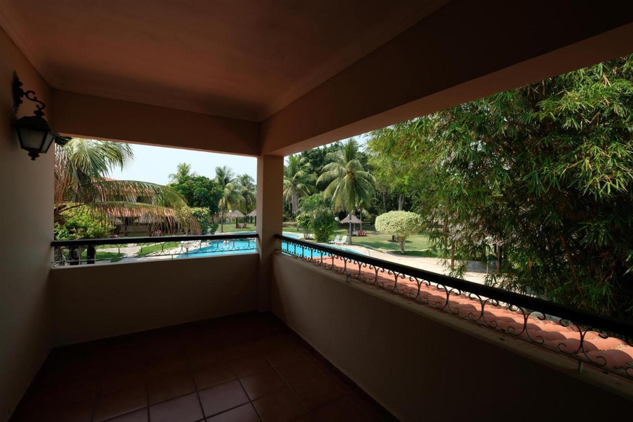 El Pantanal Hotel & Resort Puerto Quijarro  Ngoại thất bức ảnh