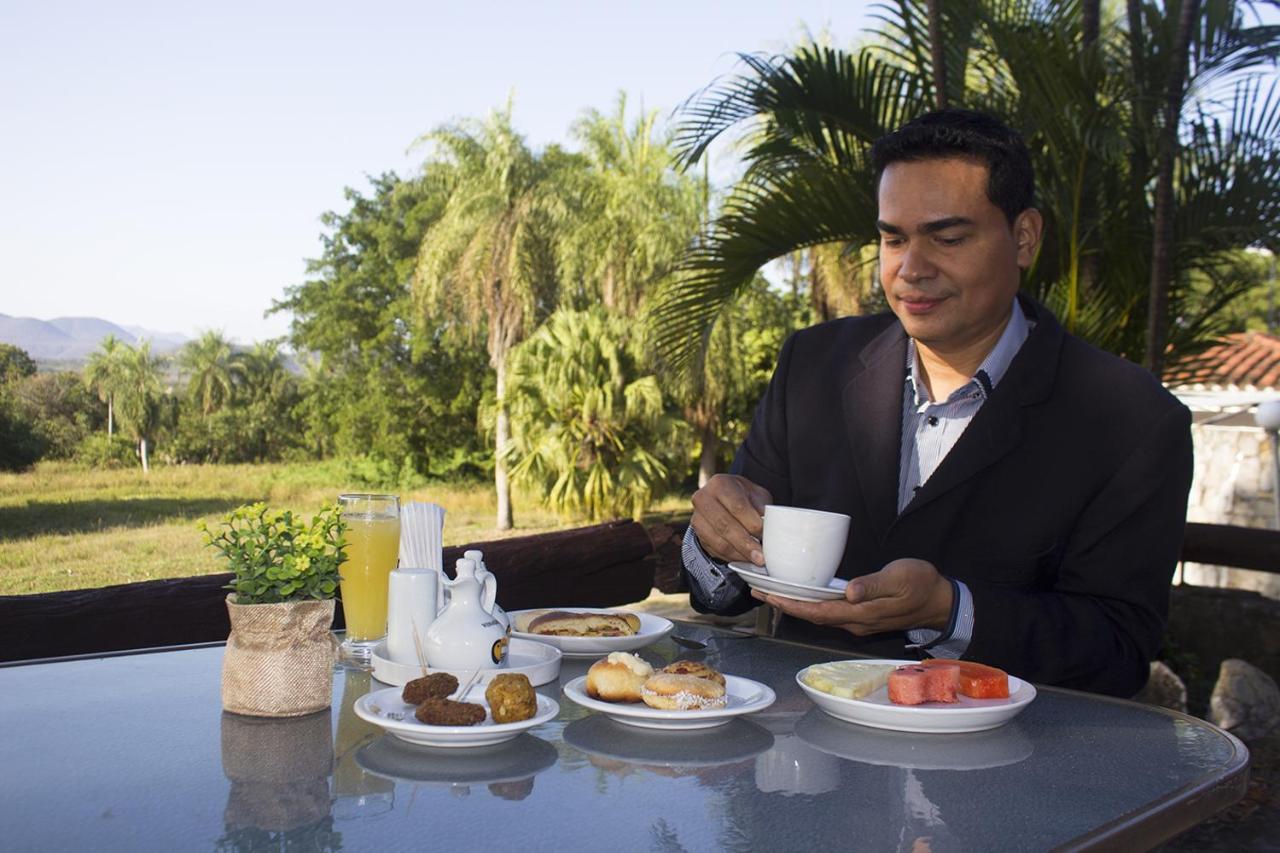 El Pantanal Hotel & Resort Puerto Quijarro  Ngoại thất bức ảnh