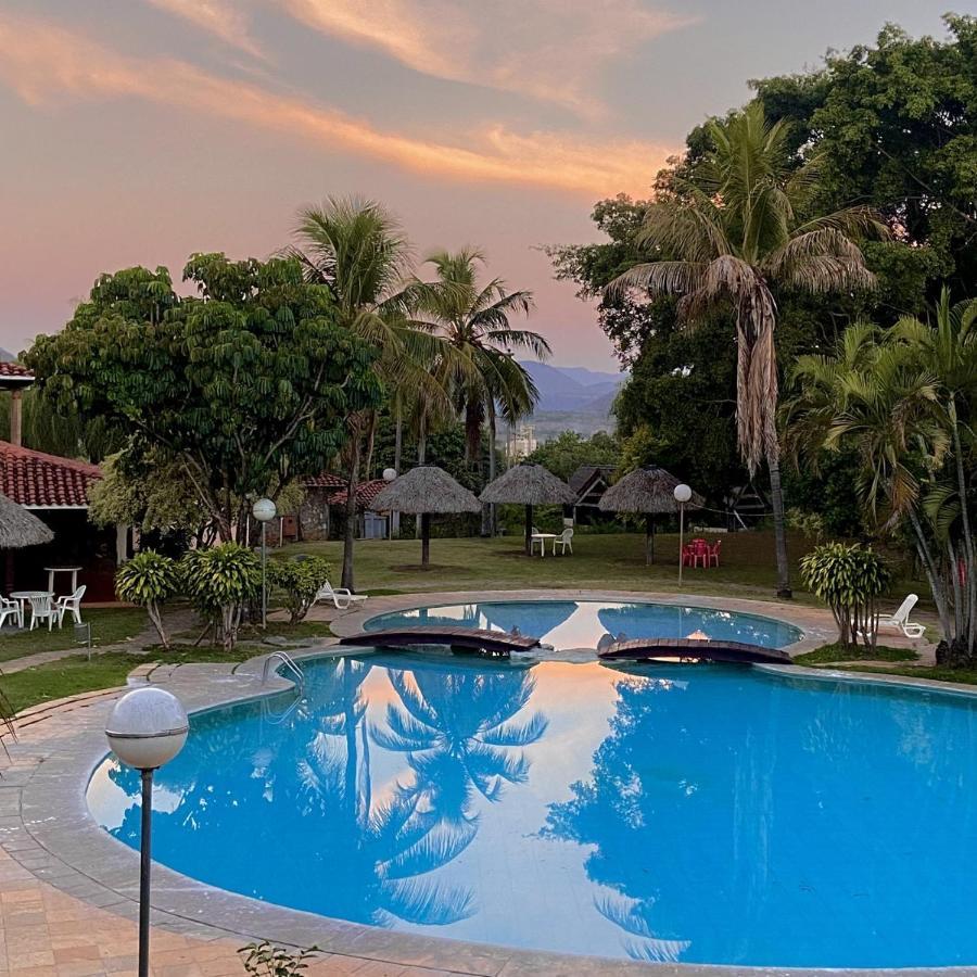 El Pantanal Hotel & Resort Puerto Quijarro  Ngoại thất bức ảnh